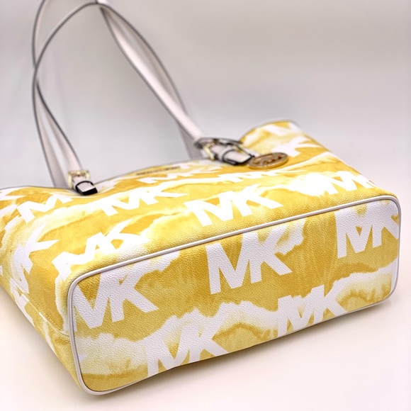 Michael Kors Carry All Tote Shoulder Bag - Picture 6 of 10